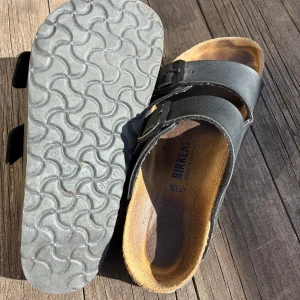 Svarta Birkenstock - Svarta Birkenstock i storlek 38 