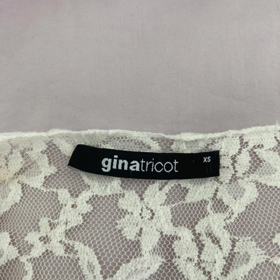 Vit spetsblus från Gina Tricot XS - 1