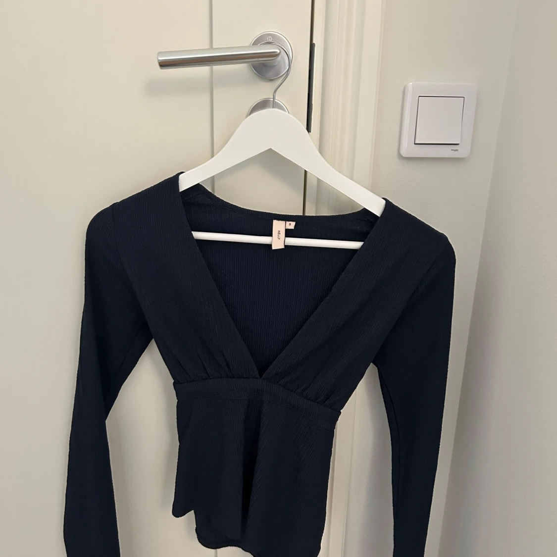 Svart omlottopp från Holly & White