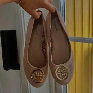 rosa ballerina  - näst intill oanvända supersöta ballerinaskor!🤍 