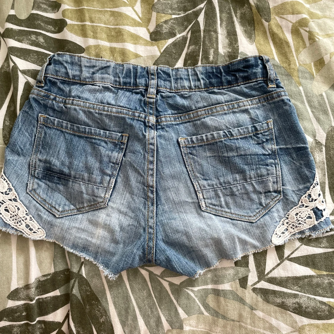 Jeansshorts med spets från Detroit - 1