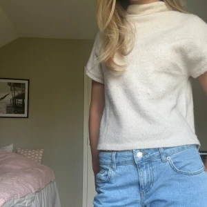 Lindex tröja  - Populär tröja från Lindex i beigerosa färg! 🍒