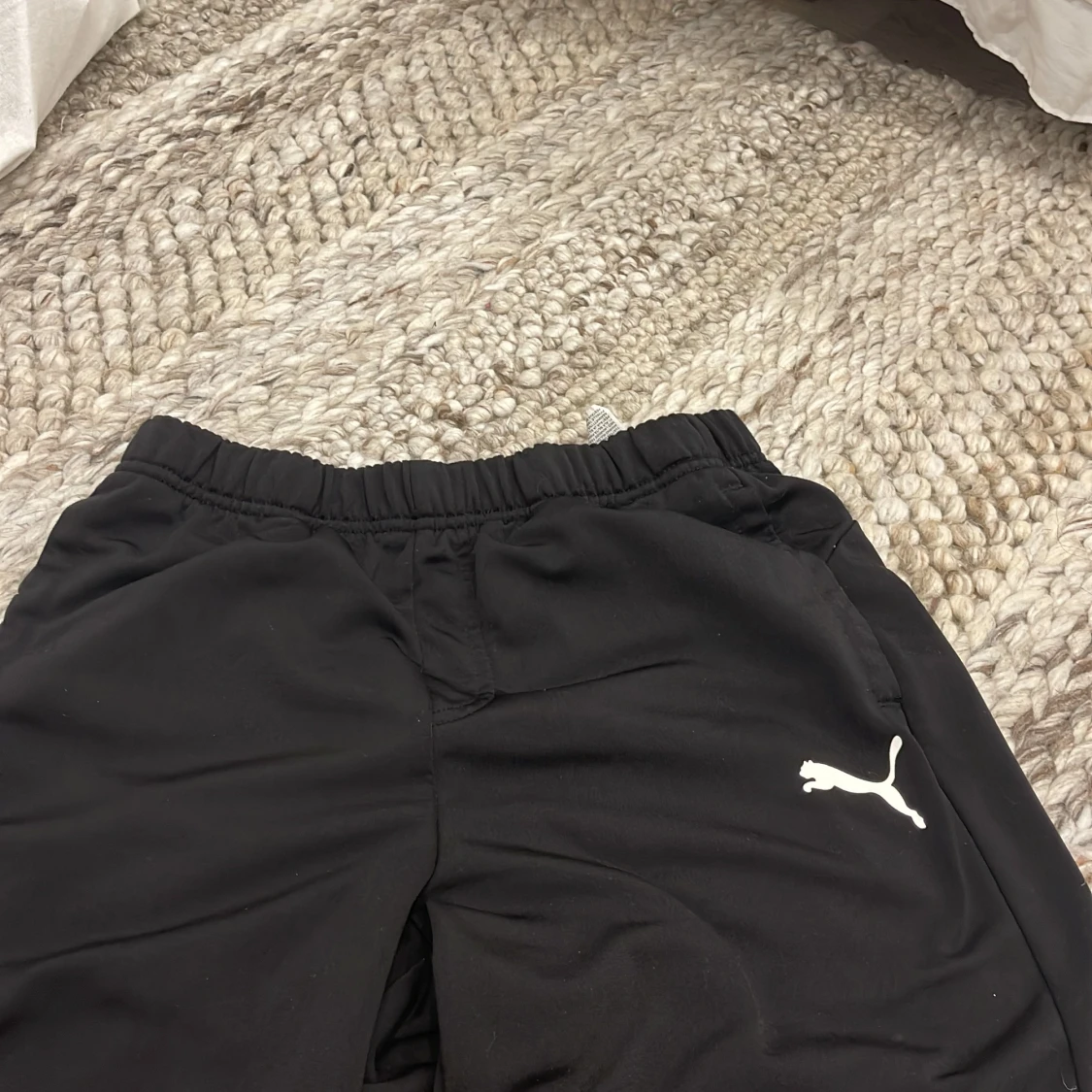 Svarta mjukisbyxor från Puma - 1