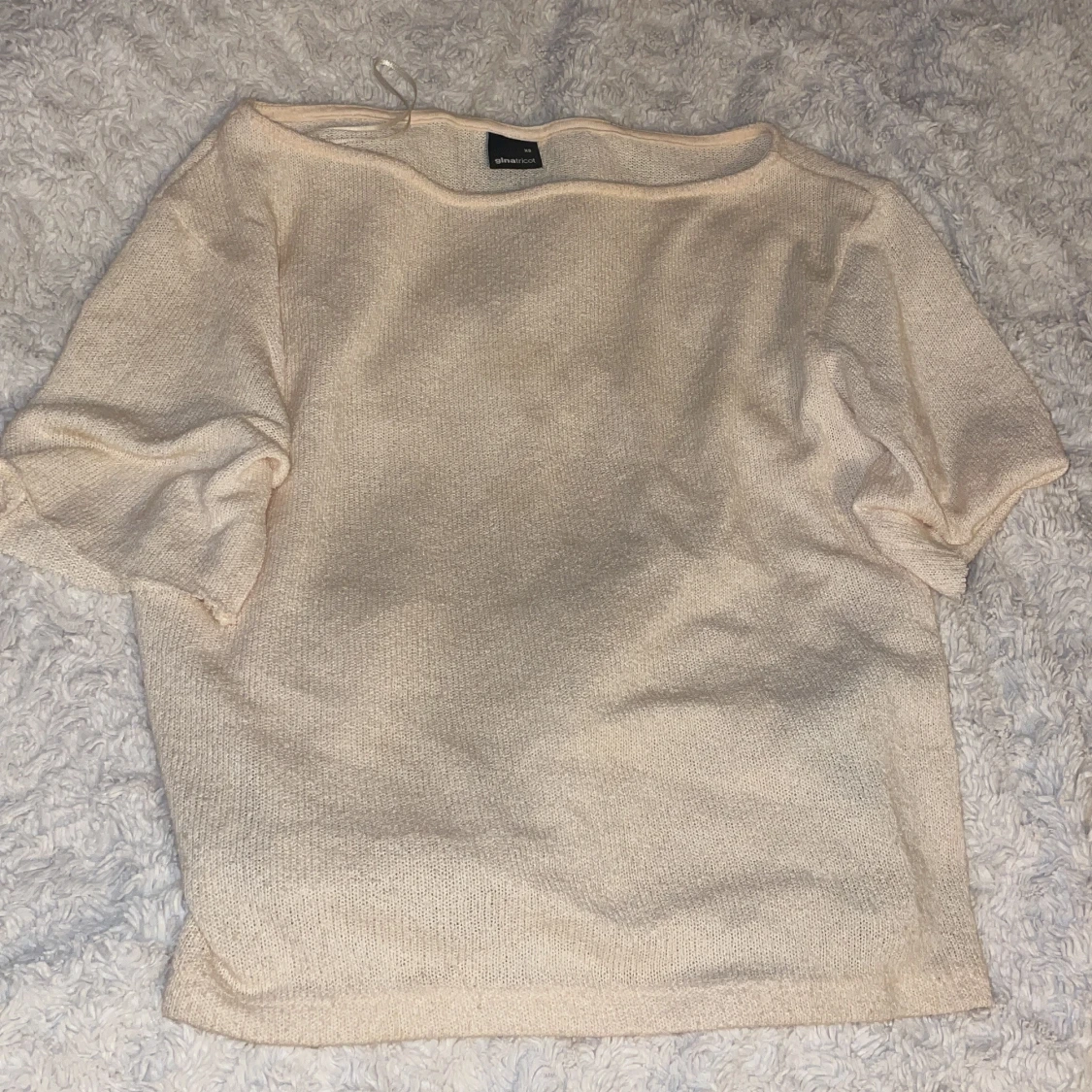 Beige stickad topp från Gina Tricot