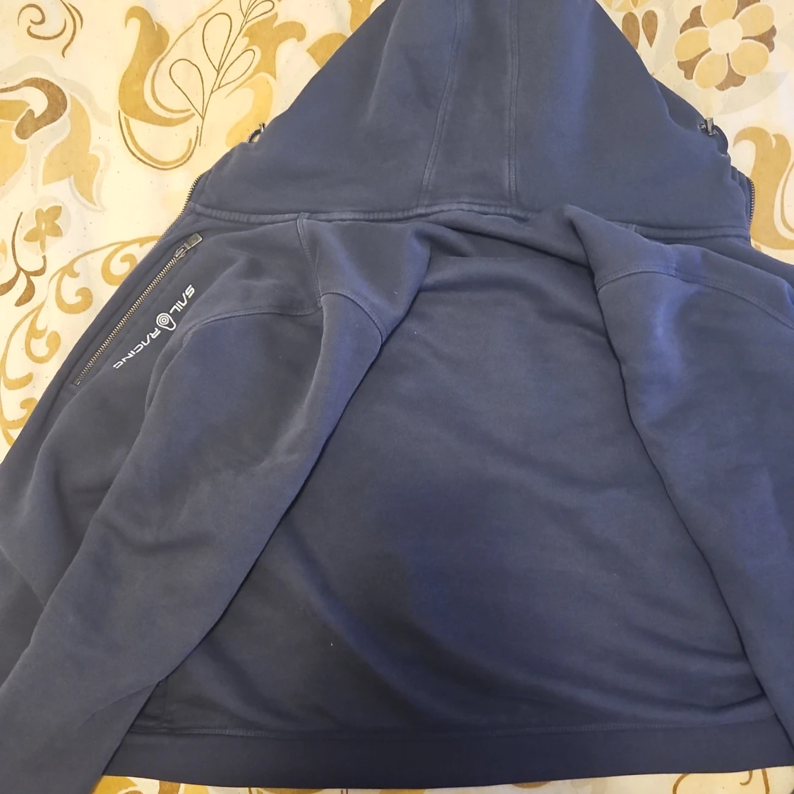 Blå huvtröja från Sail Racing