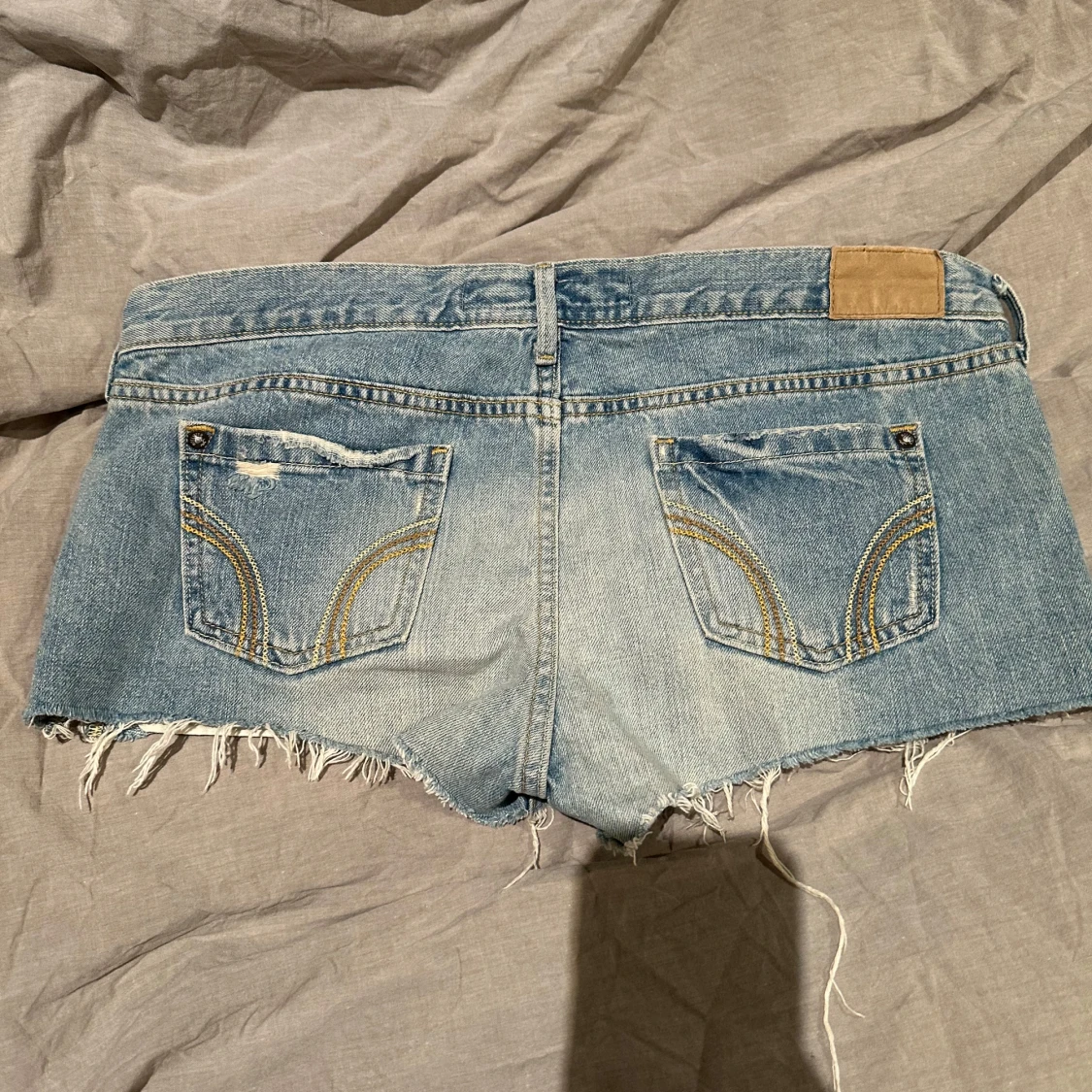 Blå jeansshorts från Hollister - 1