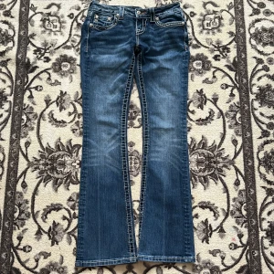 Miss Me Jeans - midjemått rakt över: 33cm, innerbenslängd: 78cm
