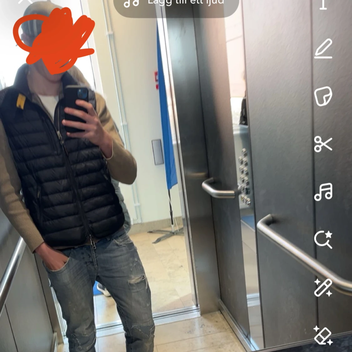 Mörkblå dunväst med dragkedja