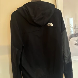 North Face hoodie - North Face hoodie. Sorlek Small. Använt fåtal gånger. Som ny. 