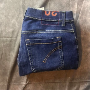 Dondup George slim fit jeans - Mycket fint skick | Size 30 passar w29  | Följare får 100 kr rabbat | fraktar spårbart inom 24 timmar med PostNord eller instabox 