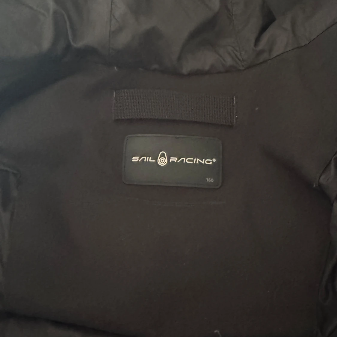 Svart dunjacka från Sail Racing - 2