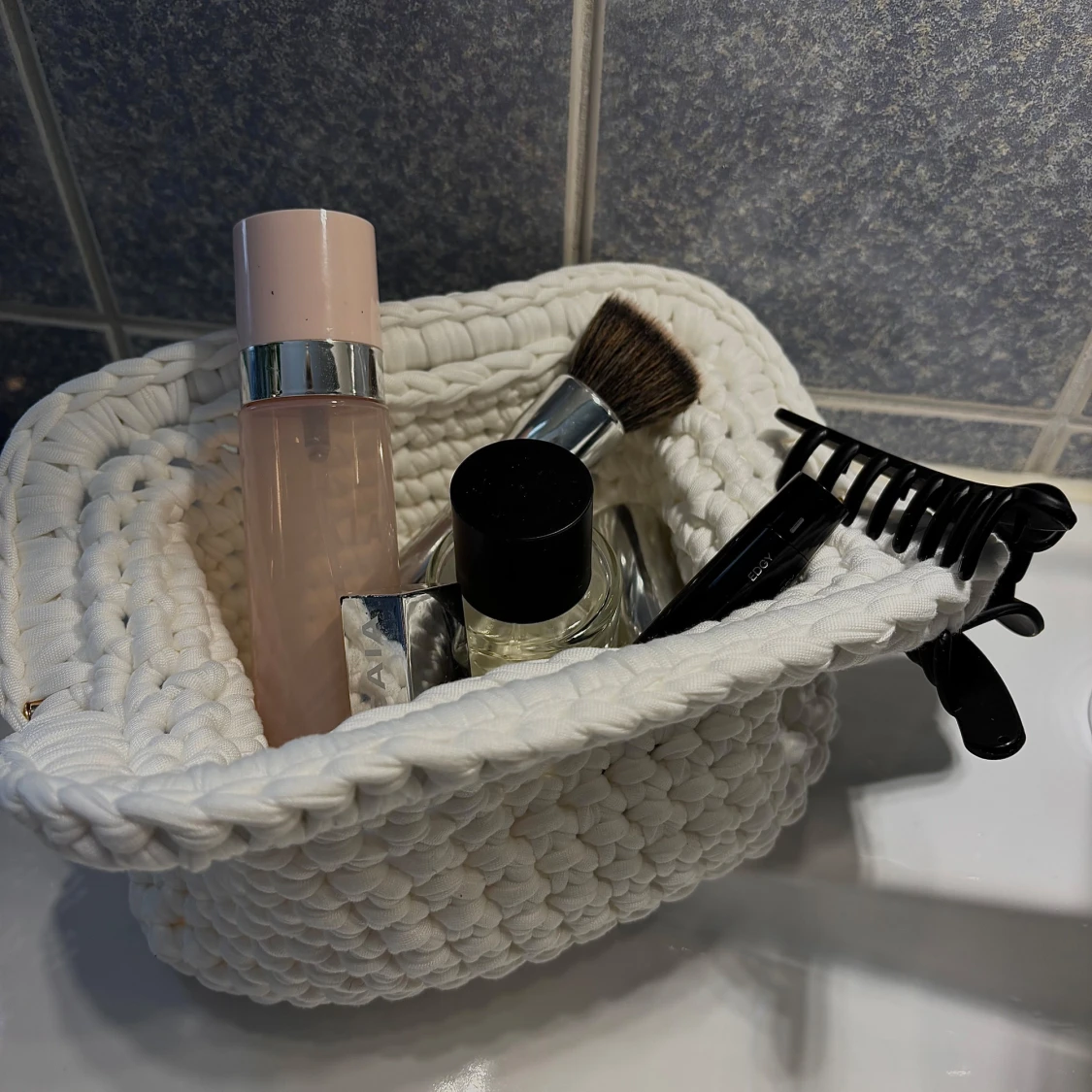 Vit handvirkad väska/clutch!