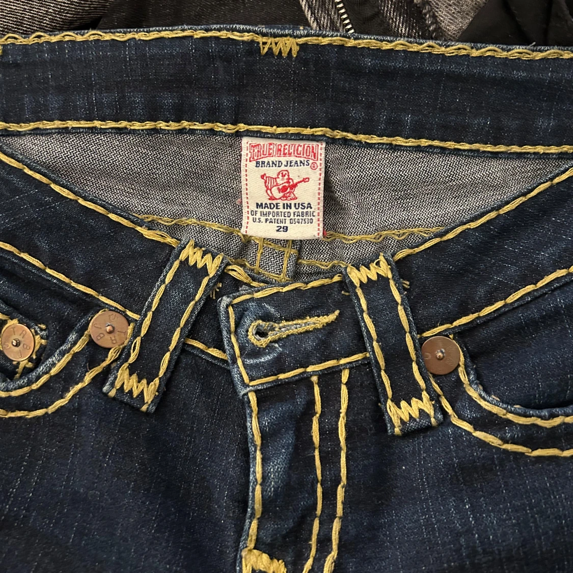 Mörkblå jeans från True Religion - 2