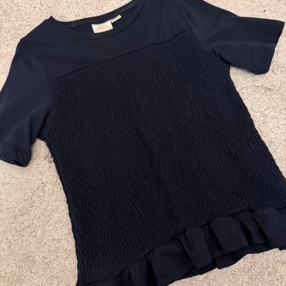 Smockad tröja Gina tricot