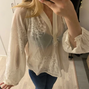 Fin somrig blus - Super fin sommrig blus, stilren och luftig!