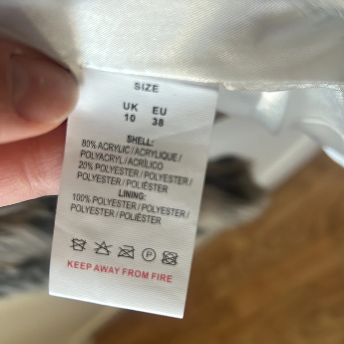 Grå pälsjacka från QED London - 1