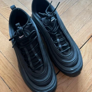  Nike Air Max 97  - Använda fåtal gånger. Jättefint skick! 