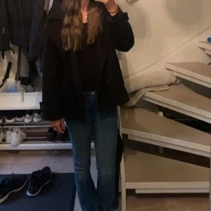 Low jeans bootcut  - Blå lågmidjade jeans från Freeman T. Porter. Köpta på Zalando men går inte att köpa längre (därav så dålig bild från hemsidan). Storlek 24, nypris 799kr. Säljer då de tyvärr blivit för små💝har tyvärr inte så många bilder med de på, så skriv för bild