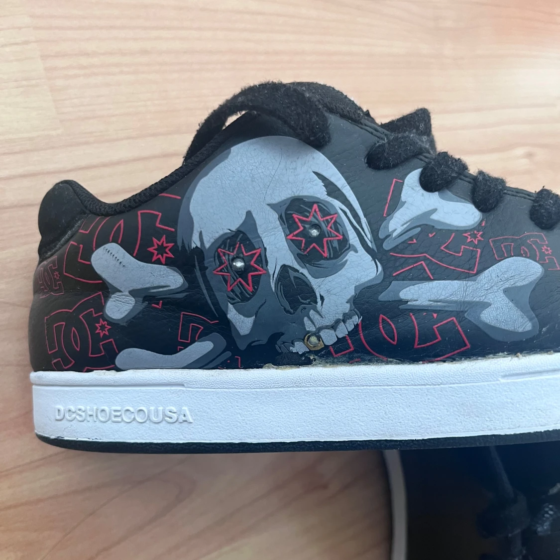 DC sneakers med dödskallemönster - 2