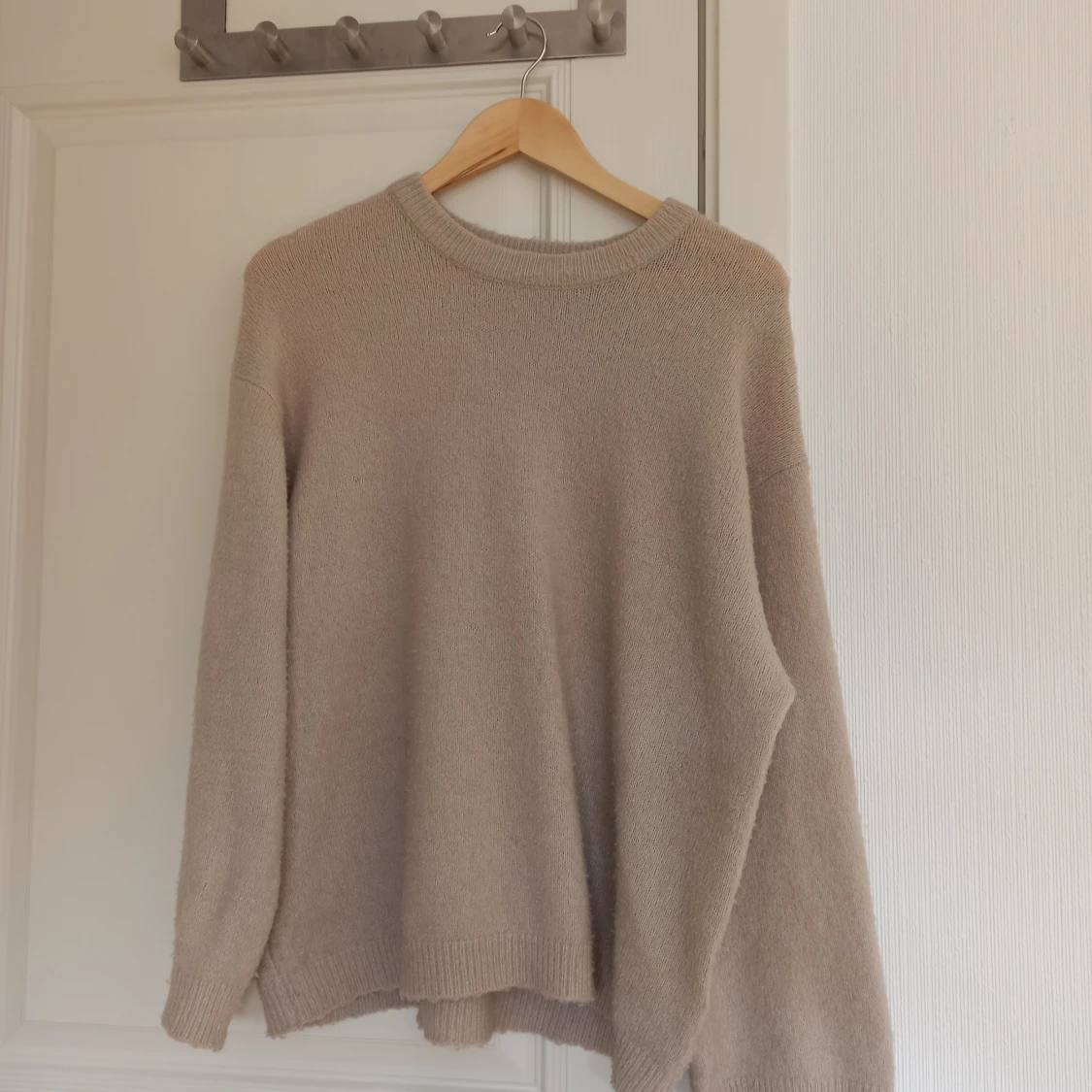 Beige stickad tröja från Lager 157 - 1