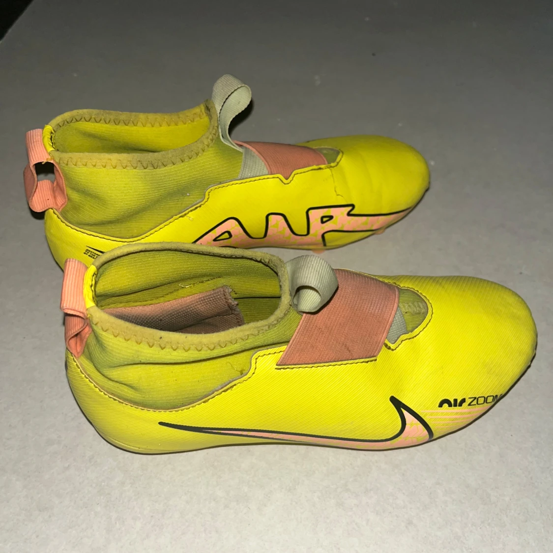 Gula fotbollsskor från Nike - 1