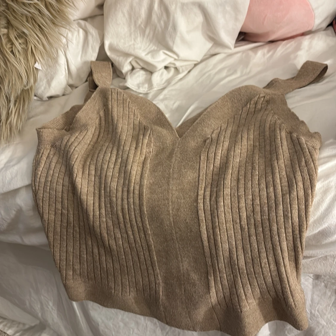 Beige ribbad linnetopp från Hailys - 2