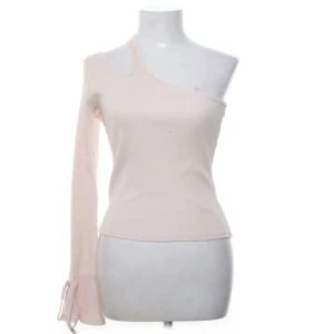 Ribbad topp från NA-KD - Första två bilderna är lånade. Knappt använd, fint skick! 