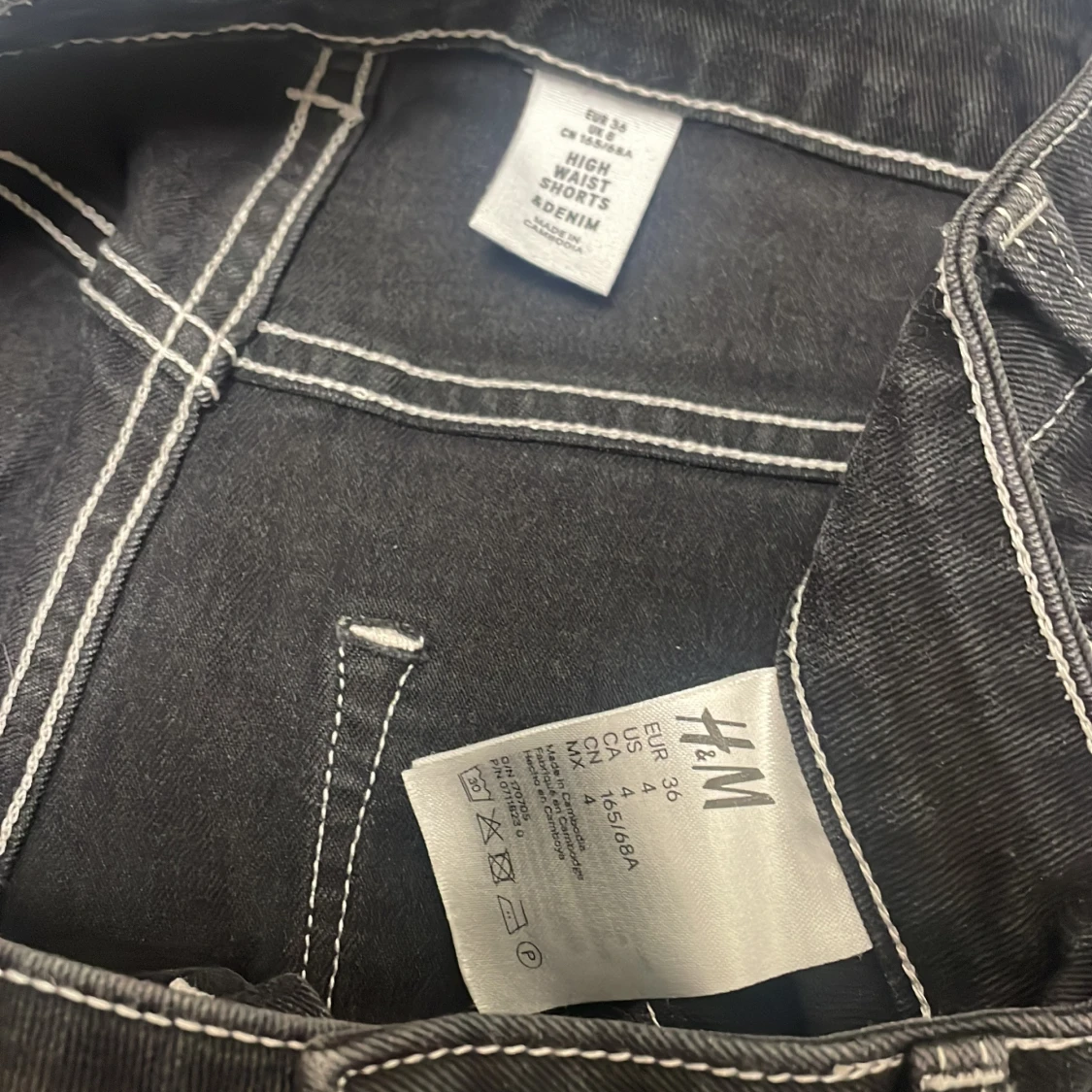 Svarta högmidjade jeansshorts - 4