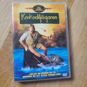 The crocodile hunter DVD - 5 DVDs for 45kr message me for discount  Catagory: Adventure Age: 7+ Audio: English Subtitles: Swedish, Danish, Norwegian, Finnish, English, Spanish Runtime: 1 hr 26min  Pick up Obbola, can be brought to ica maxi, nus, vasaplan, or capio hc dragonen. Shipping avaible