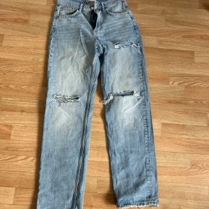 Raka jeans - Raka jeans som inte längre kommer till användning🥰 byxorna har hög/medel hög midja