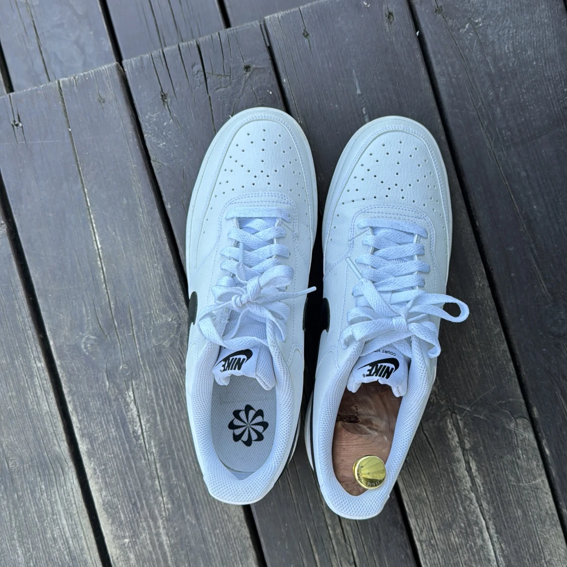 Nike vita sneakers med svart swoosh - 4