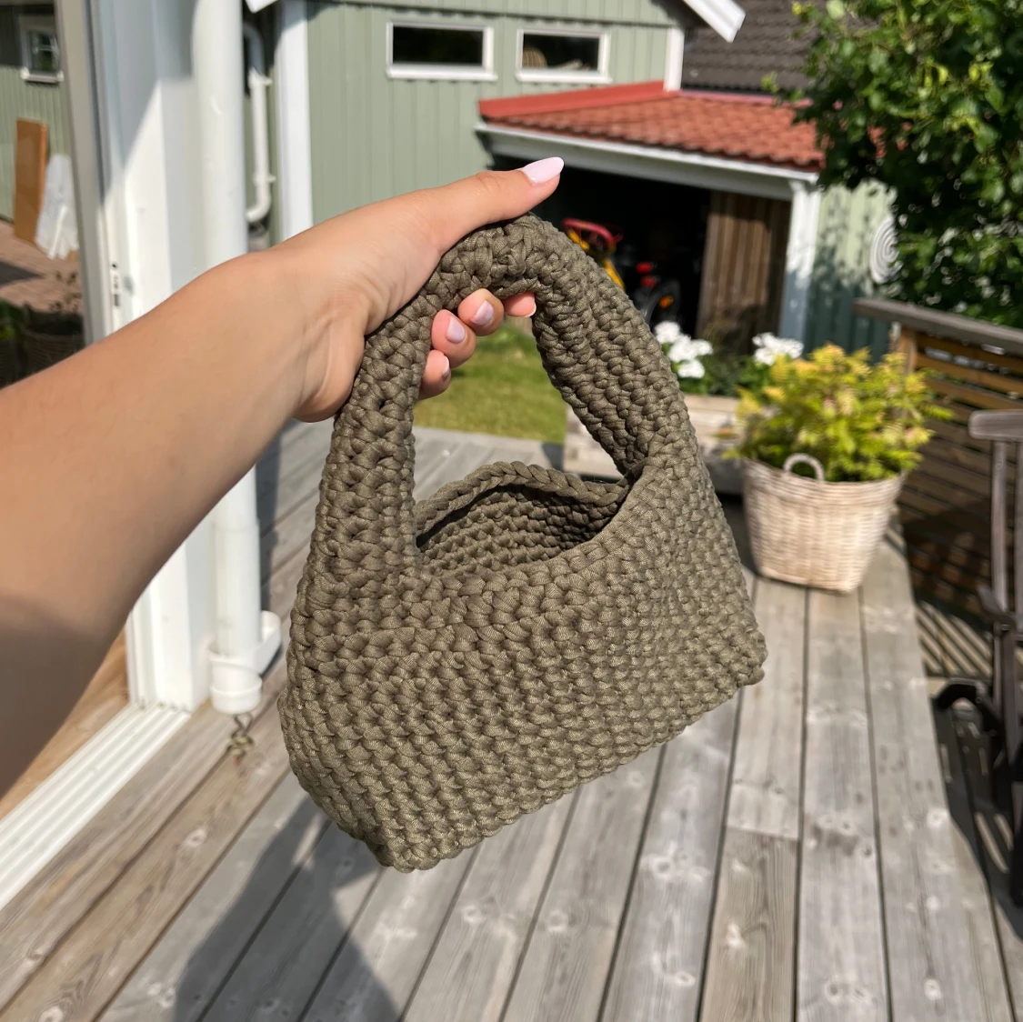 Grön virkad handväska