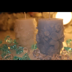 Botanical Garden Pillar Candles - Botanical Garden Pillar Candles Covered in sculpted florals, these tall candles feel like a blooming bouquet in wax. Available in soft white and shimmer blue-perfect for spring tables, romantic gifts, or floral lovers. Size - H: 7.5cm, L: 6.5cm