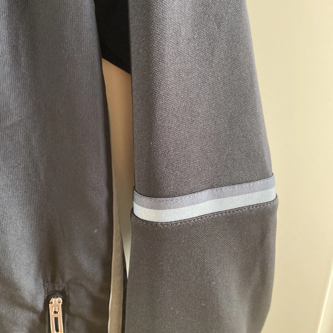 Svart vindjacka från Adidas - 4