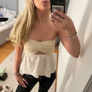 Somrig stickad tubtopp - Jättefin stickad tubtopp från Zara. Endast använd fåtal gånger ❤️