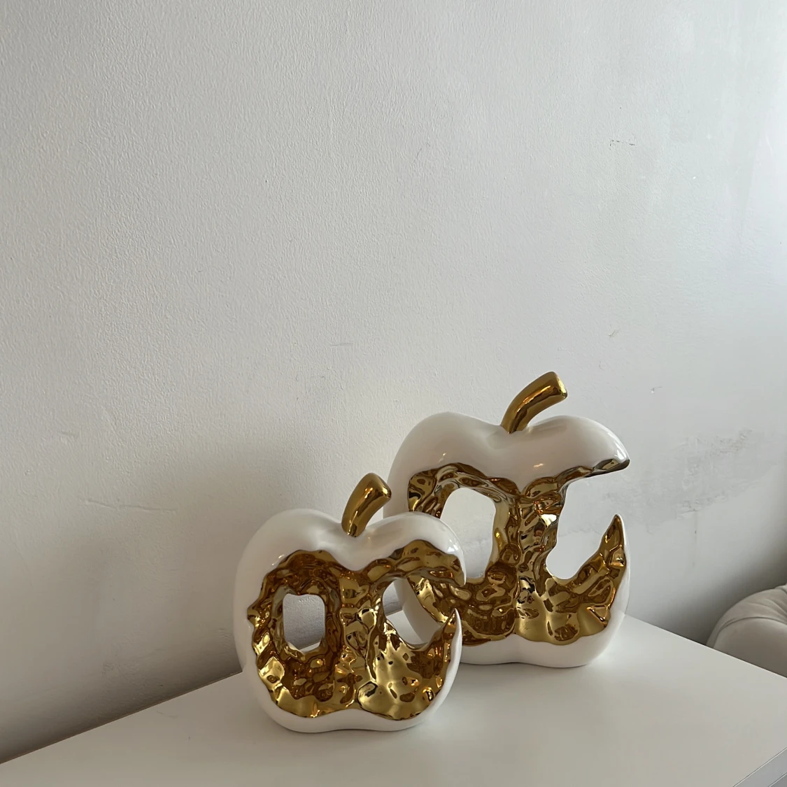 Två äppelvas set i guld och vitt i helt nytt skick  - 4