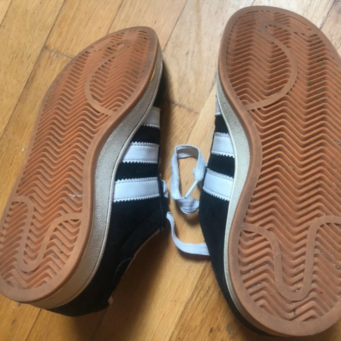 Adidas Campus svarta sneakers mocka - 1