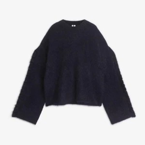 Mörkblå tröja från arket  - Supersnygg mörkblå tröja från Arket med volanger på ärmarna. Endast använd 2 gånger! Inköpspris 990💞 