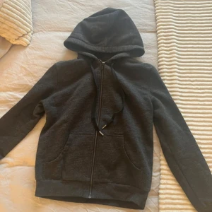 Svart/grå zip hoodie - Svart/grå zip hoodie