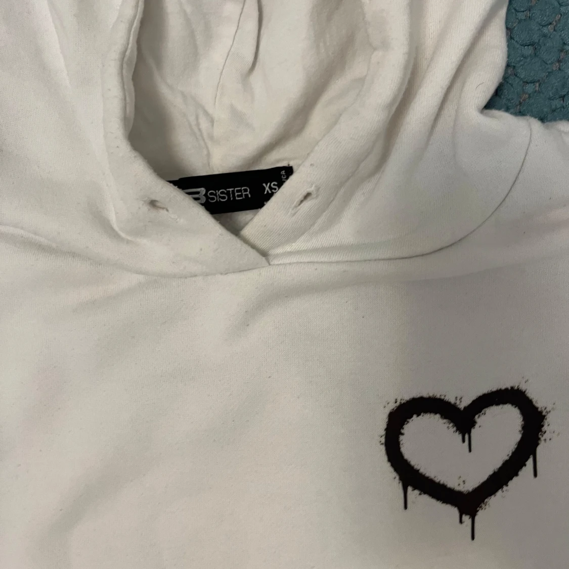 Vit hoodie med nalle och hjärta XS - 3