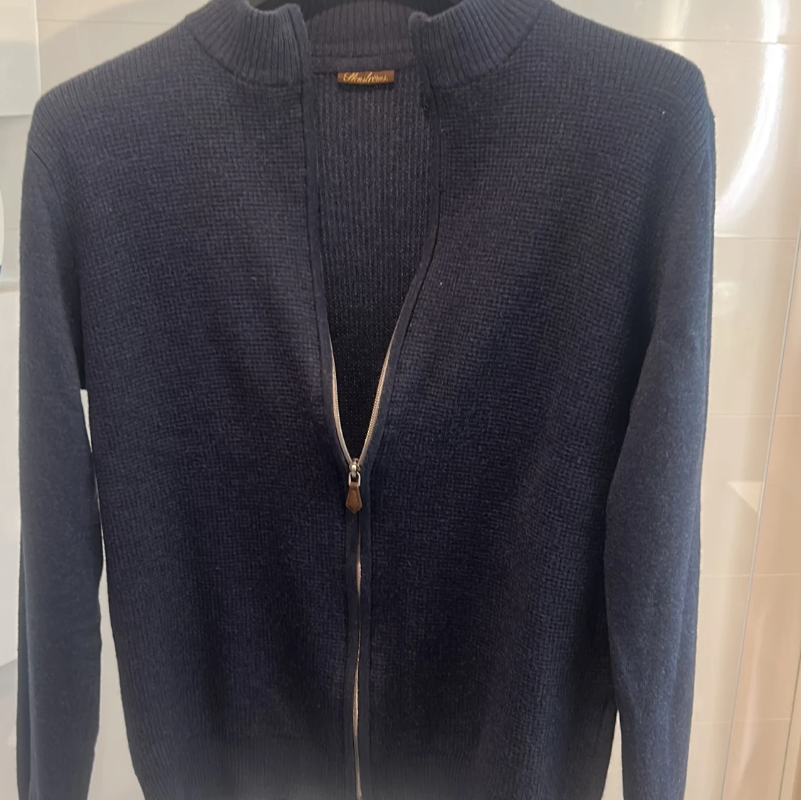 Mörkblå fullzip från Stenströms