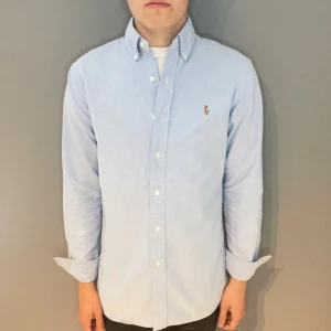 Polo Ralph Lauren skjorta  - Polo Ralph Lauren skjorta | storlek s | skick 10/10 | fraktar via PostNord eller Instabox på köparens bekostnad | hör av dig vid funderingar 