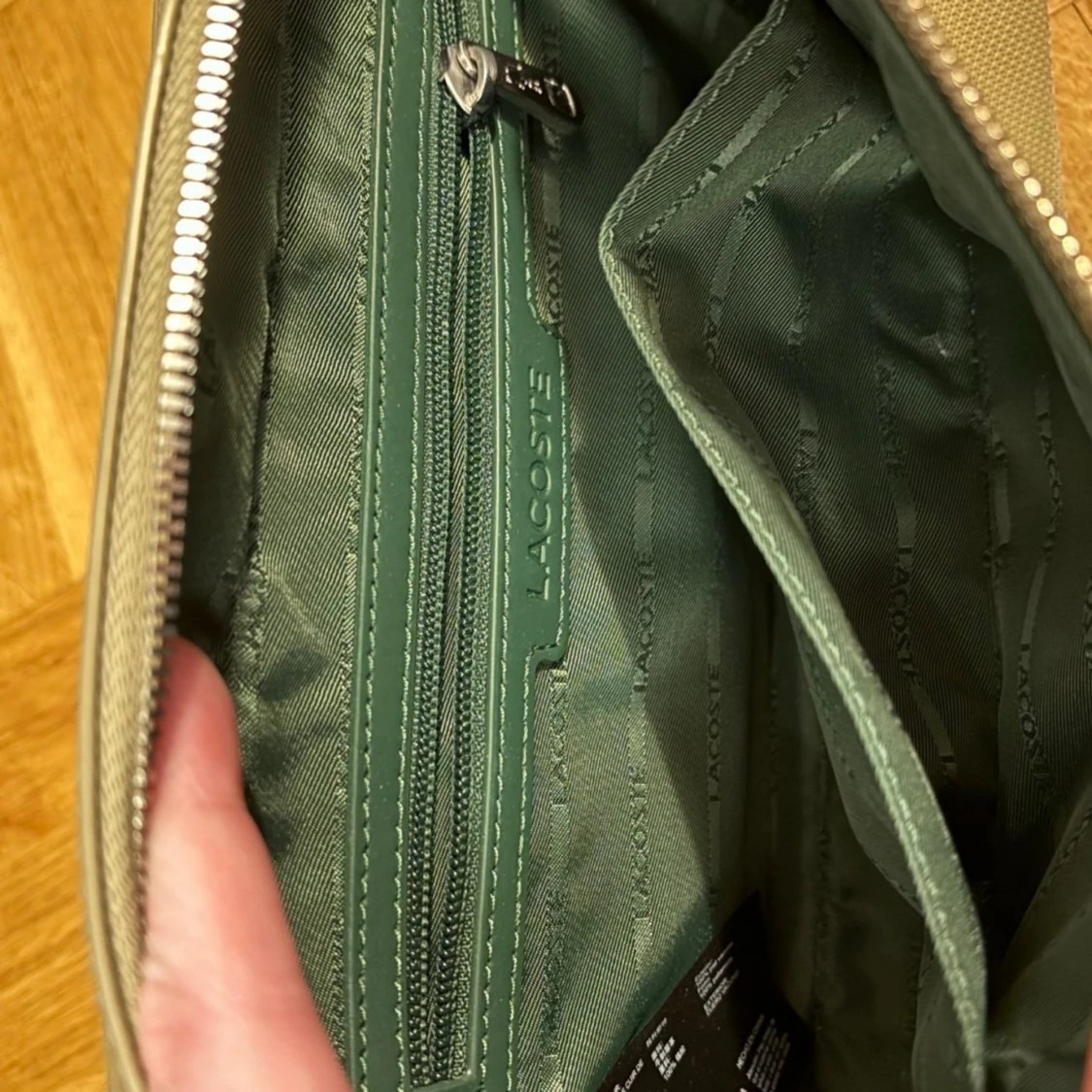 Beige axelväska från Lacoste - 1