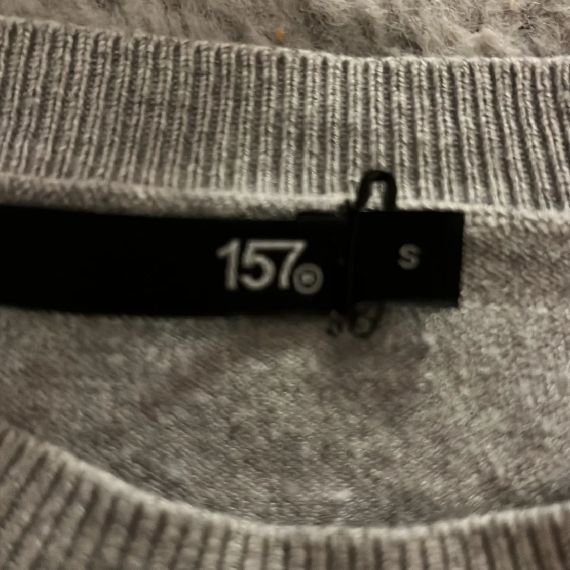 Ljusgrå stickad tröja från 157 - 1