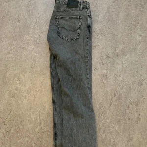 Jeans från Jack & Jones - Helt nya Jack & Jones Jeans köpta för ungefär 800kr. Storlek 33/32
