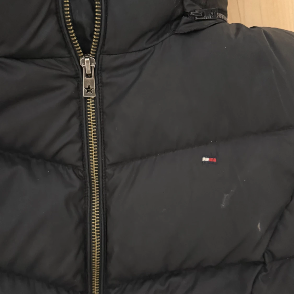 Svart dunjacka från Tommy Hilfiger - 2