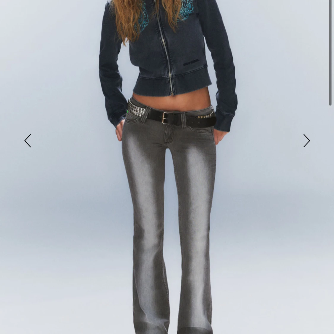 Grå bootcut jeans med låg midja