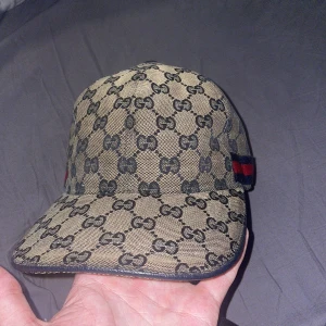 Gucci keps med GG-mönster - Gucci keps navy blue st:s  äkta. Box,dustbags,tags medföljer