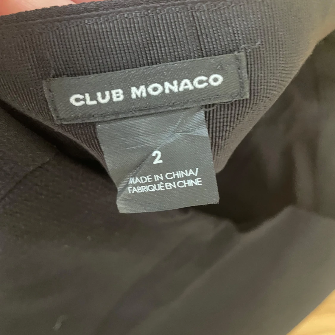 Svart kortkjol från Club Monaco - 2