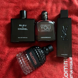 Olika parfymer 100ml - Alla parfymer på bilden är endast testade och inprincip oanvända. Pris beror på vilken man köper prislista ser du nedanför: 👇   Valentino 100ml- 700kr Stronger with you absolutely 100ml- 999kr Ysl myself edp 100ml- 800kr Bleu de chanel edp- 999kr.                                                       Pris går att diskutera🤝